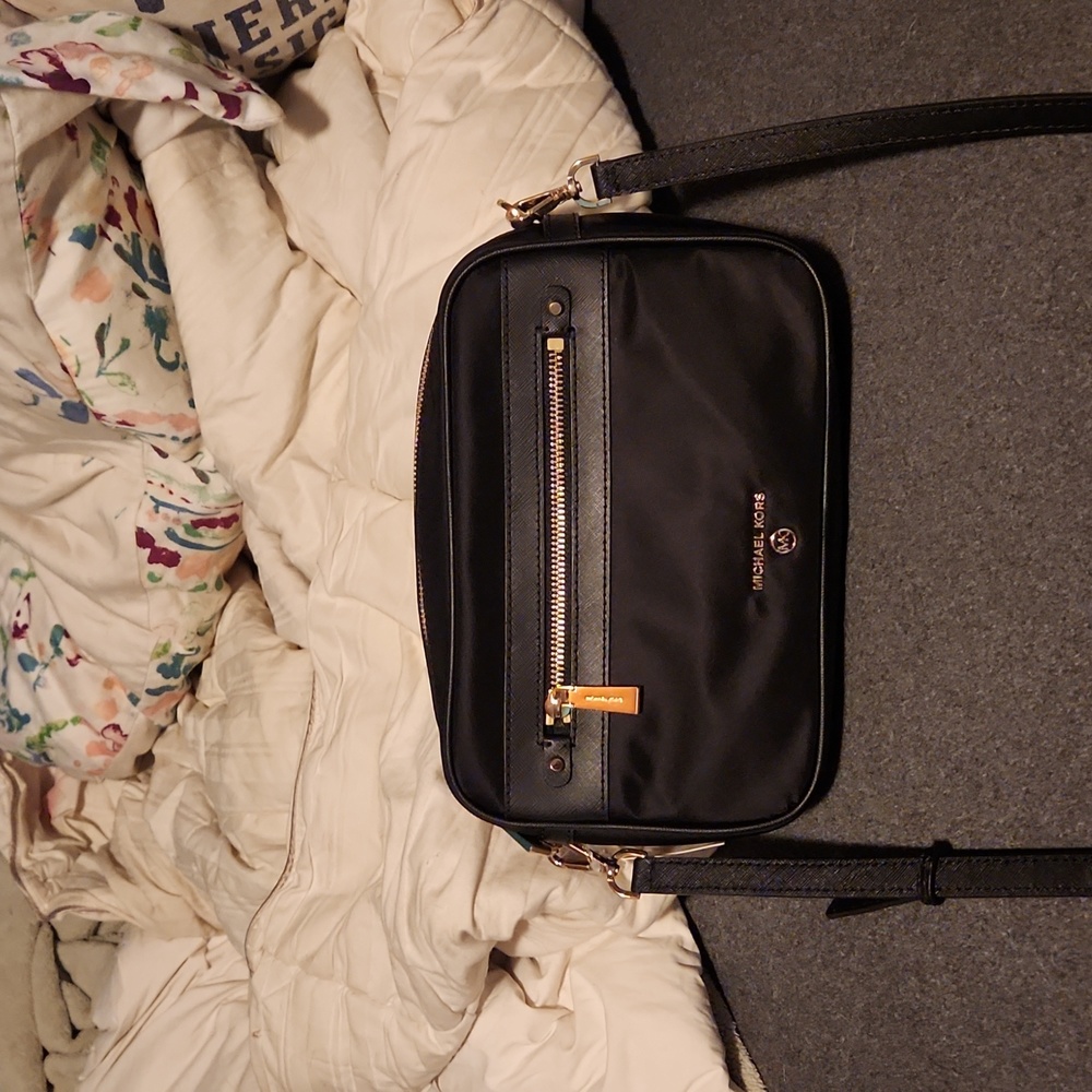 MICHAEL KORS BLACK PURSE